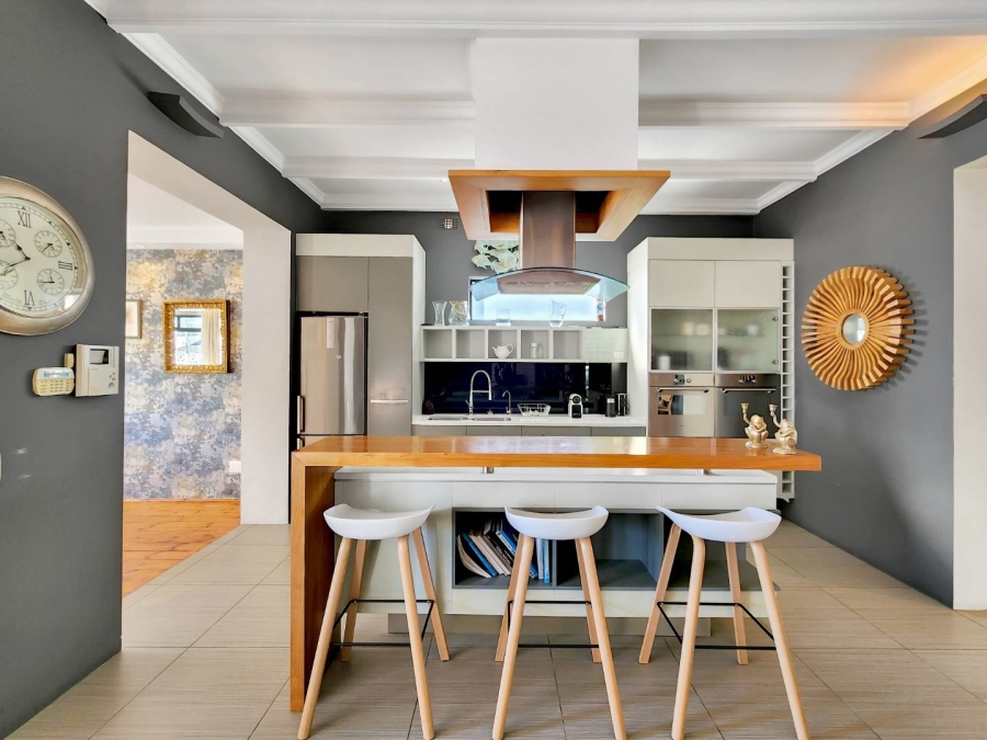 To Let 2 Bedroom Property for Rent in Green Point Western Cape